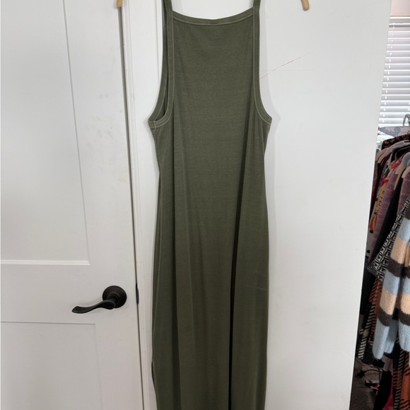 Old Navy Olive Sleeveless Maxi Dress with Side Slits - Picture 3 of 4